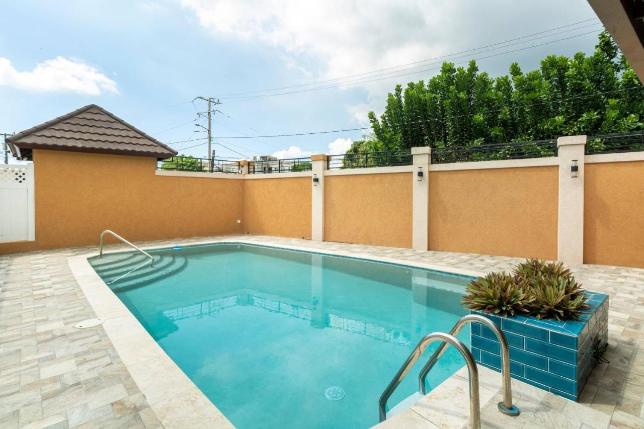 Brand New Pool Manor Park With Wifi Centrally-Located Κίνγκστον Εξωτερικό φωτογραφία