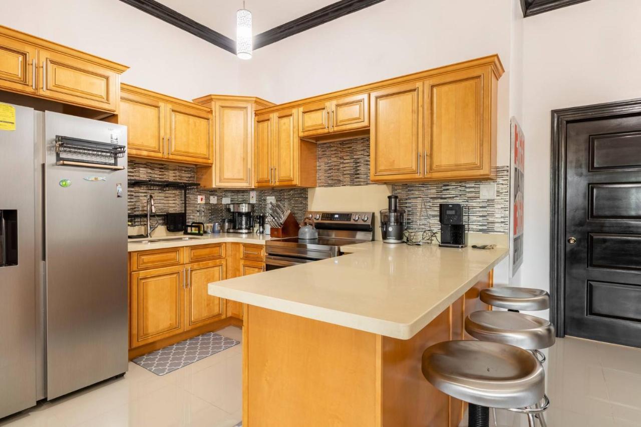 Brand New Pool Manor Park With Wifi Centrally-Located Κίνγκστον Εξωτερικό φωτογραφία