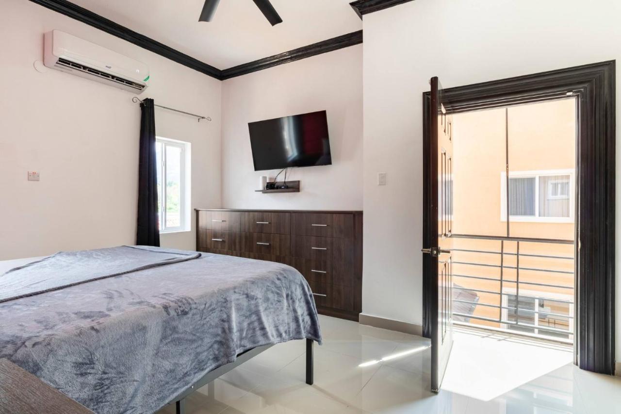 Brand New Pool Manor Park With Wifi Centrally-Located Κίνγκστον Εξωτερικό φωτογραφία