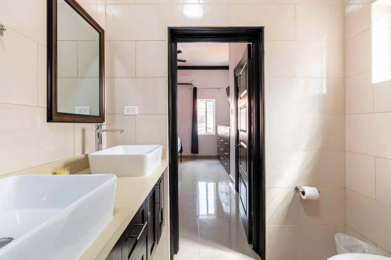 Brand New Pool Manor Park With Wifi Centrally-Located Κίνγκστον Εξωτερικό φωτογραφία