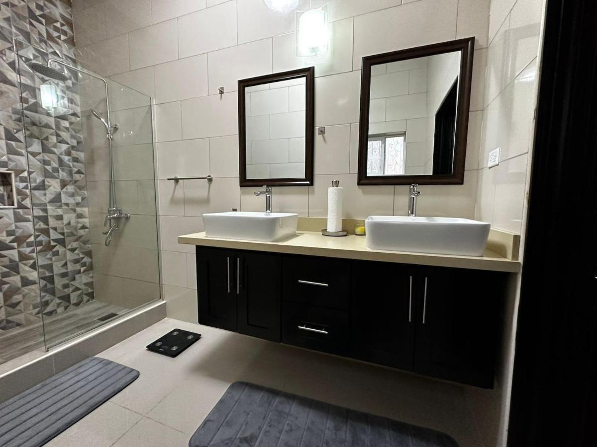 Brand New Pool Manor Park With Wifi Centrally-Located Κίνγκστον Εξωτερικό φωτογραφία
