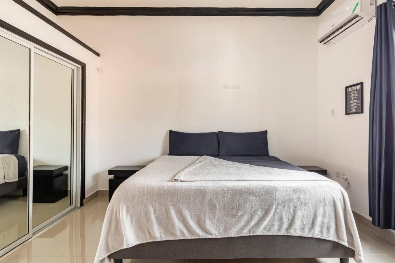 Brand New Pool Manor Park With Wifi Centrally-Located Κίνγκστον Εξωτερικό φωτογραφία