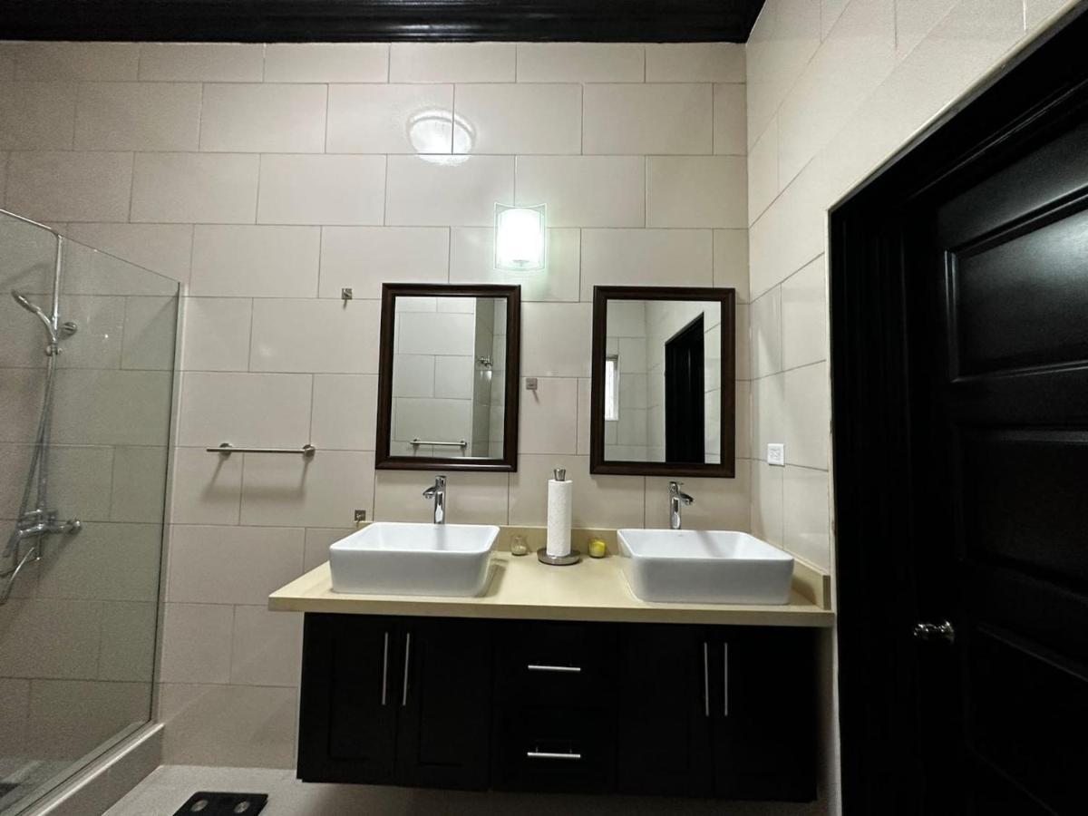 Brand New Pool Manor Park With Wifi Centrally-Located Κίνγκστον Εξωτερικό φωτογραφία