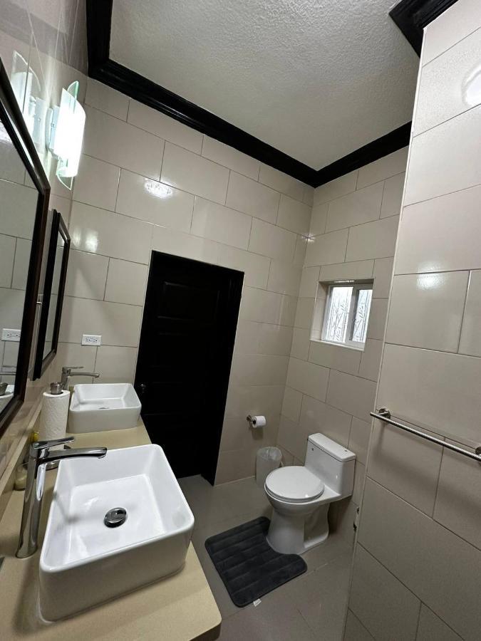 Brand New Pool Manor Park With Wifi Centrally-Located Κίνγκστον Εξωτερικό φωτογραφία