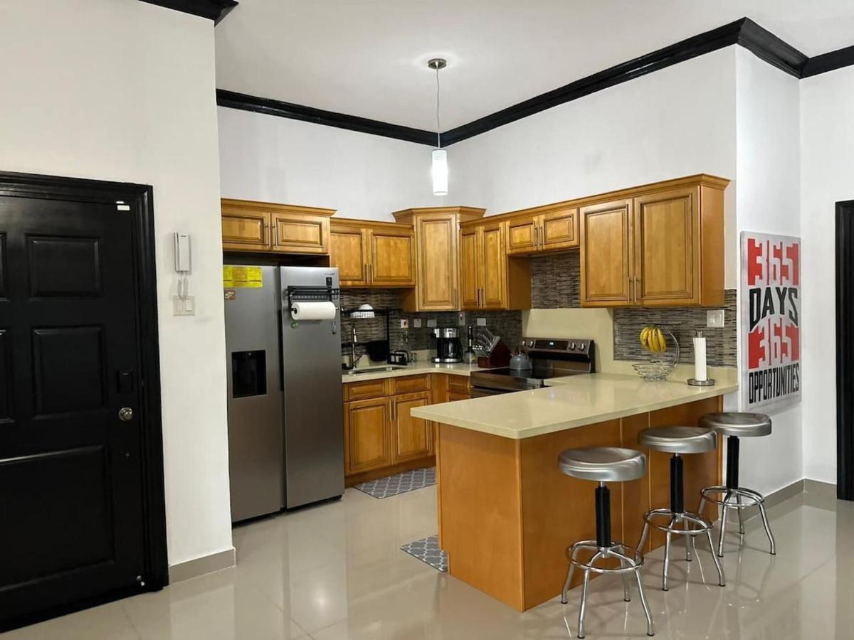 Brand New Pool Manor Park With Wifi Centrally-Located Κίνγκστον Εξωτερικό φωτογραφία
