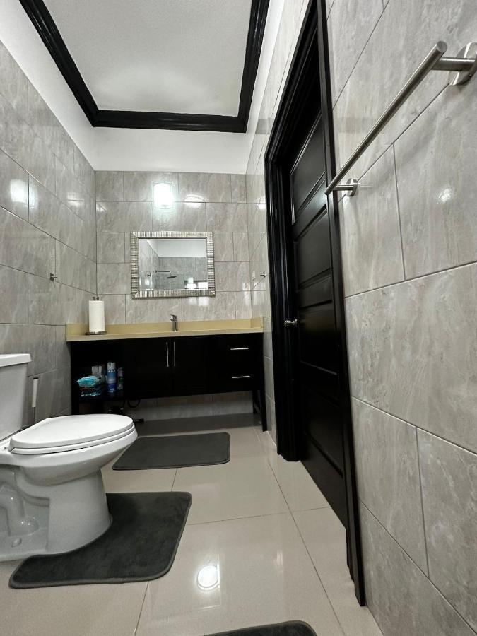 Brand New Pool Manor Park With Wifi Centrally-Located Κίνγκστον Εξωτερικό φωτογραφία